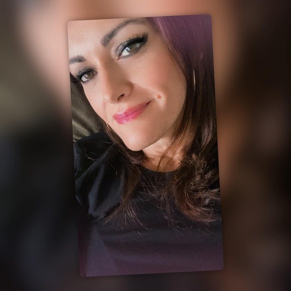 Profile Picture of Luciana Stravato (@lucianastravato) on Poshmark