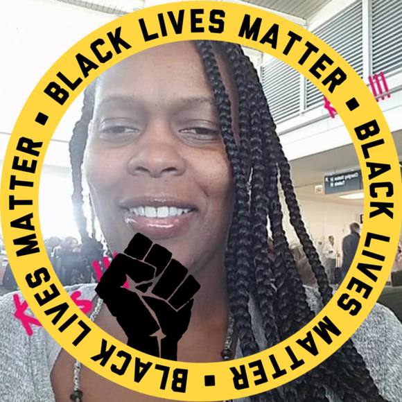 Profile Picture of Shanta Lindsey (@shantalindsey) on Poshmark