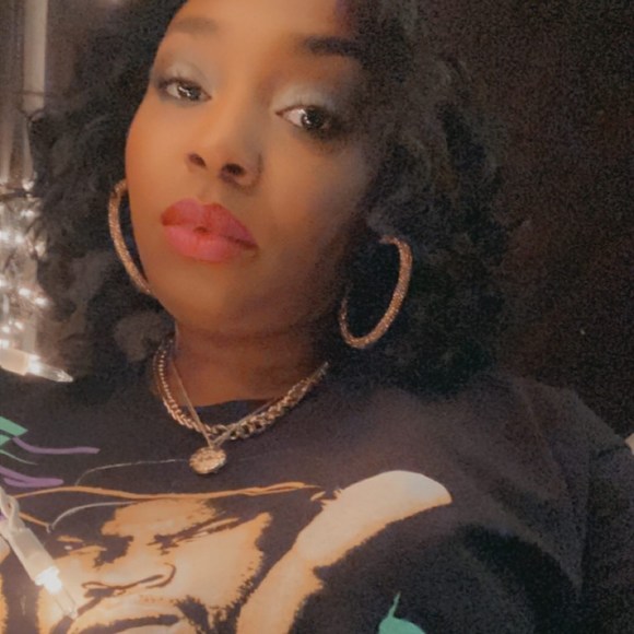 Profile Picture of Amber Sampson (@ambers_luvs) on Poshmark