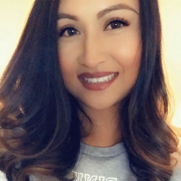 Profile Picture of Sophaleon 🤩 (@sophaleon) on Poshmark