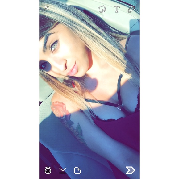 Profile Picture of Paola Ulloa (@uahoe) on Poshmark