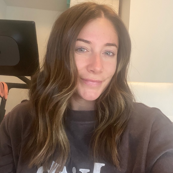 Profile Picture of Emily Craven (@ecraven) on Poshmark