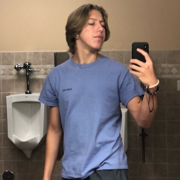 Profile Picture of Evan Schmidt (@evanschmidt501) on Poshmark