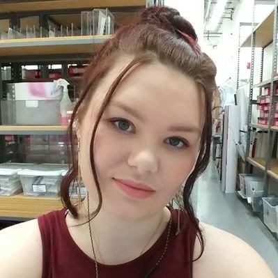 Profile Picture of Amanda Tindle (@SnowyLeopard09) on Twitter