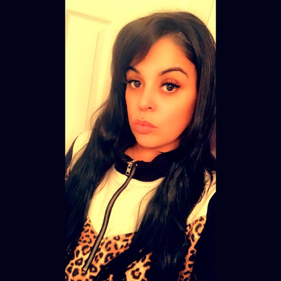Profile Picture of Janet Zambrana (@jerze1980) on Poshmark