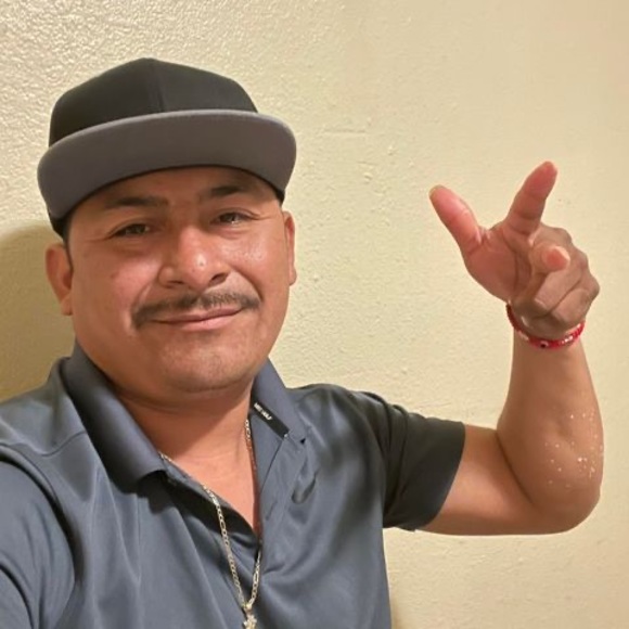 Profile Picture of Carlos Fierros (@cfierros131) on Poshmark