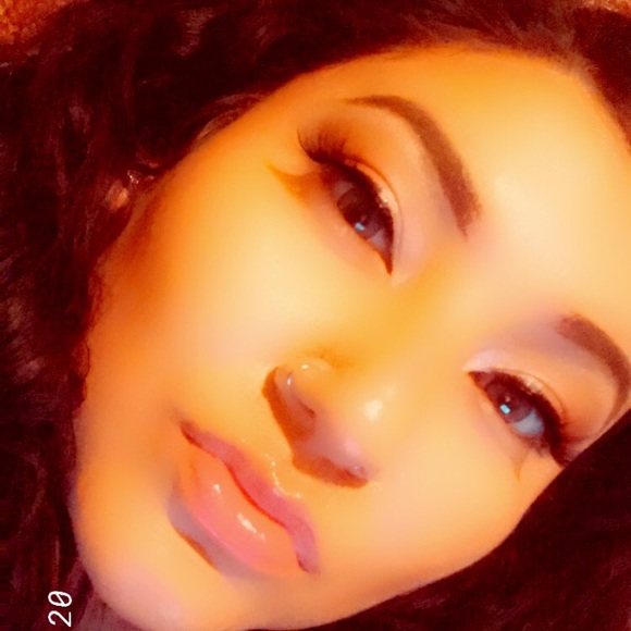 Profile Picture of Valecia Quiles (@valeciaquiles) on Poshmark