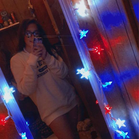 Gabriella Currier - Poshmark Profile Picture of Gabriella Currier (@g_currier) on Poshmark