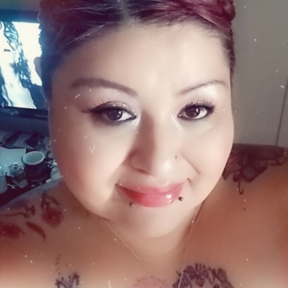 Profile Picture of Christine Jamon (@chriissjam) on Poshmark