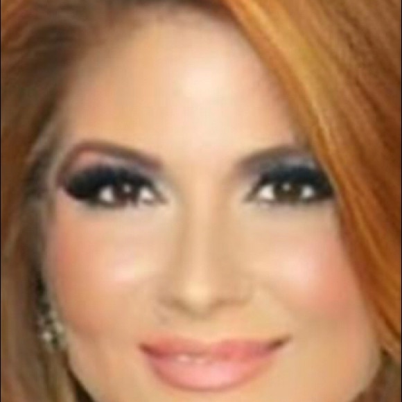 Profile Picture of Niki Mavromatis (@neechileon) on Poshmark