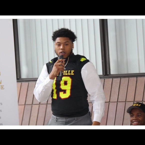 Profile Picture of Daymon Williams (@mvfia19) on Poshmark