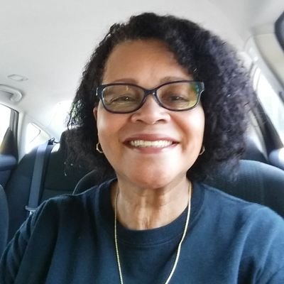 Profile Picture of Julia Brooks Davison Twitter