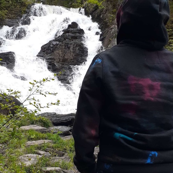 Profile Picture of Heather Bradstreet (@hrbcrs) on Poshmark