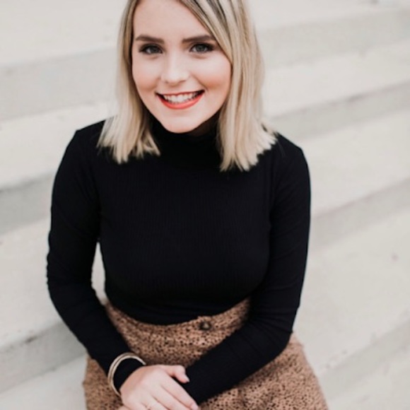 Profile Picture of Lily Gillihan (@lilykgillihan) on Poshmark