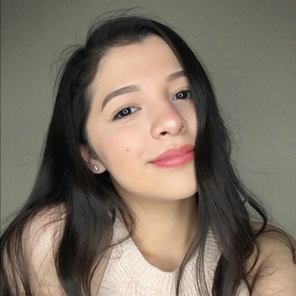 Profile Picture of Giselle Gamboa (@gisellegamboaaa) on Poshmark