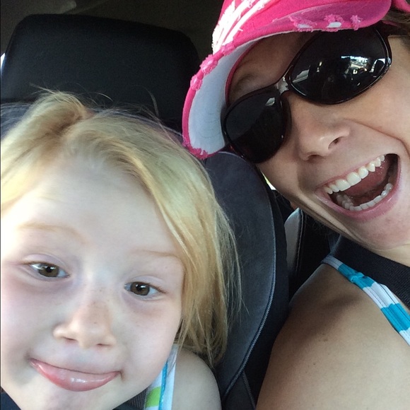 Profile Picture of Tara Doggett (@taradoggett) on Poshmark