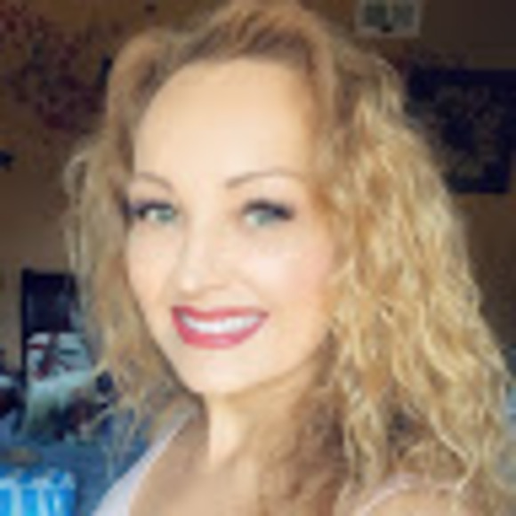 Profile Picture of Shana Valentine bermodes (@jsvalentine39) on Poshmark