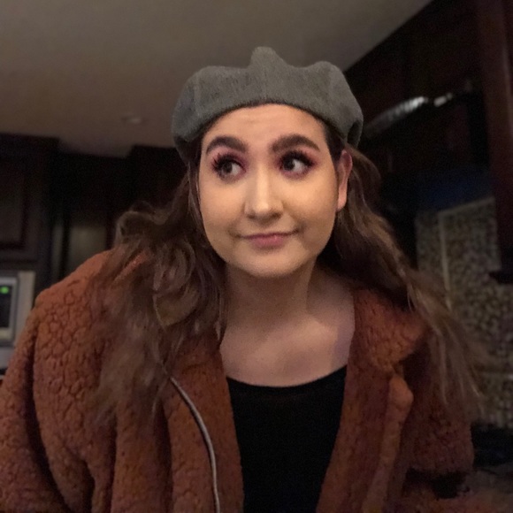 Profile Picture of Gabriella Duncan (@gduncan999) on Poshmark