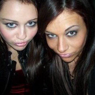 Profile Picture of Mandy And Miley (@GroupMileyMandy) on Twitter