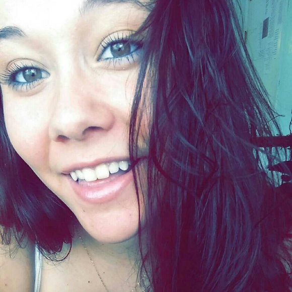Profile Picture of Amanda Josephson (@amandajo_3) on Poshmark