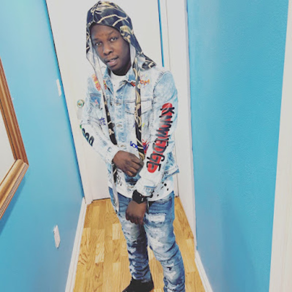 Lovenson Lovenson - Poshmark Profile Picture of Lovenson Lovenson (@lquatorze9) on Poshmark