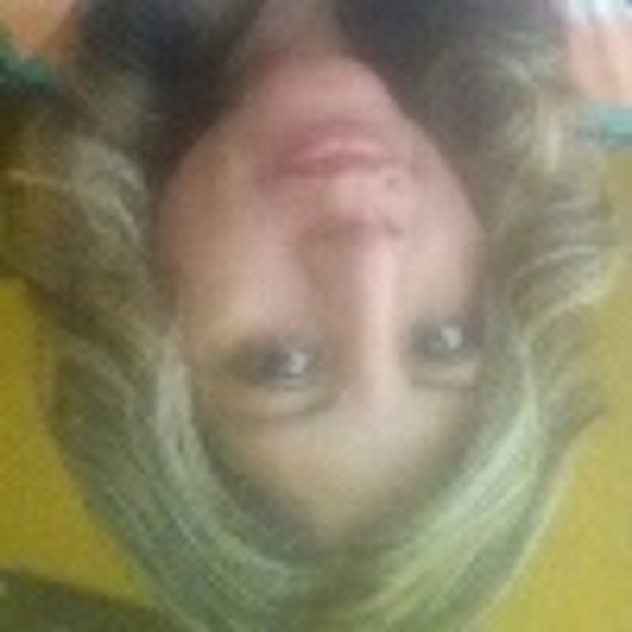 Profile Picture of Paola Angulo (@paomabe) on Poshmark