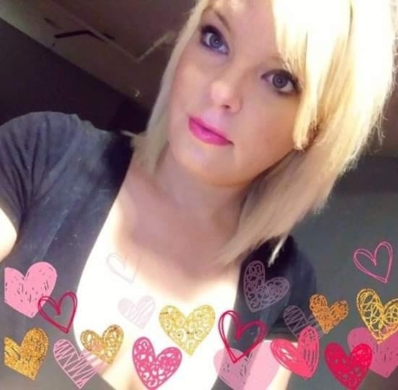 Profile Picture of Amanda Swallow (@manda111987) on Poshmark