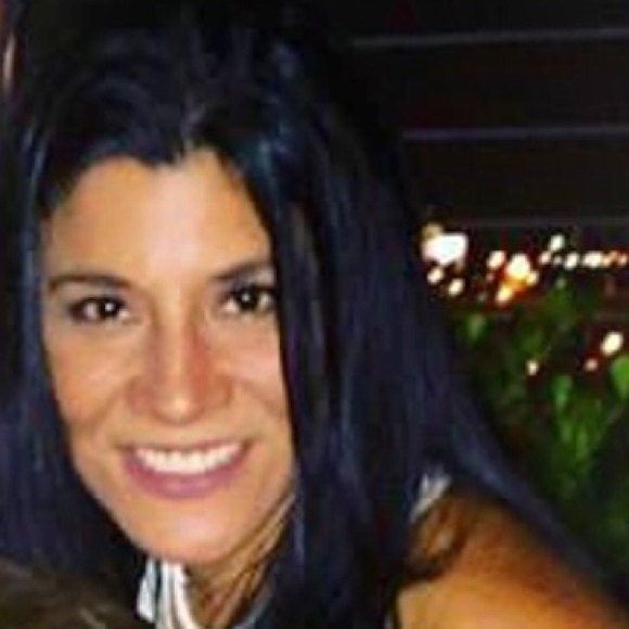 Profile Picture of Janett Arambulo (@janettlupe) on Poshmark