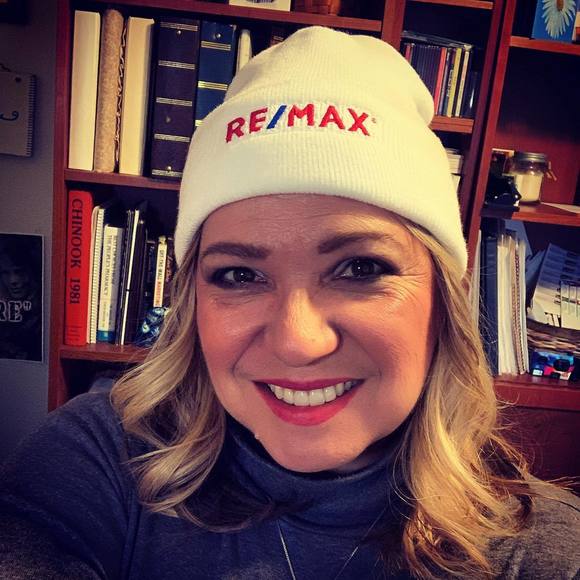 Profile Picture of Cindy Vedder clement (@ccrydr62) on Poshmark