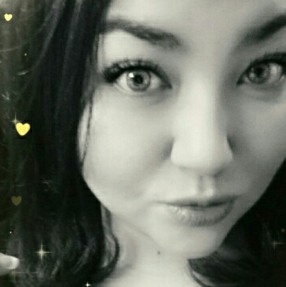 Profile Picture of Aja Alexander (@aalexan2) on Poshmark