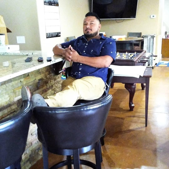 Profile Picture of Adrian Escobar (@adrianescoba270) on Poshmark