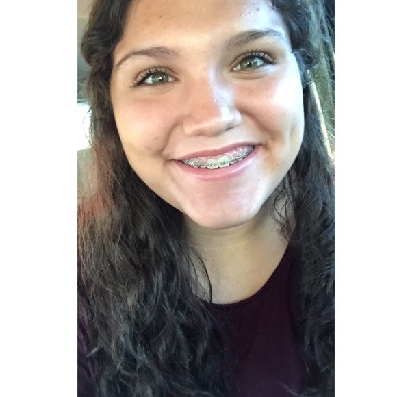 Profile Picture of Naya Onate (@nayamichelle_14) on Poshmark