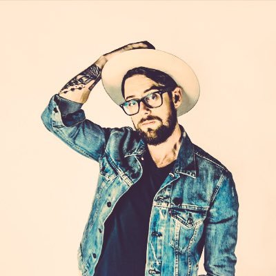 Profile Picture of Derrick Davis (@DDBMuzic) on Twitter