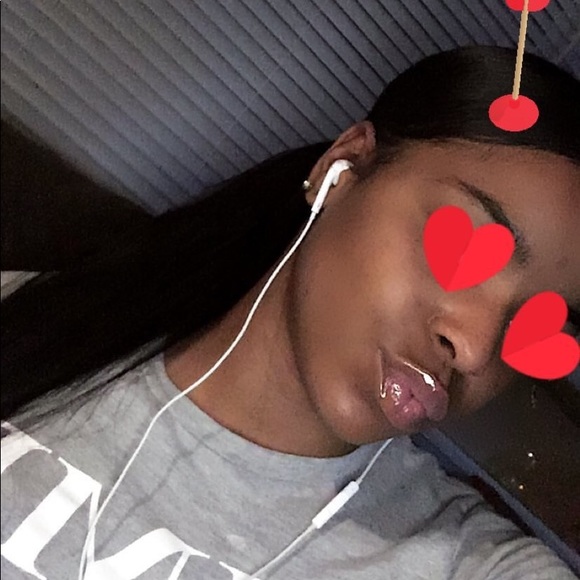 Profile Picture of Anyae Staton (@anyae06) on Poshmark