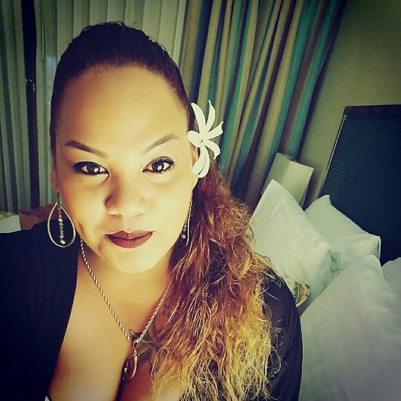 Profile Picture of Capri Holiona (@tiiare55) on Poshmark