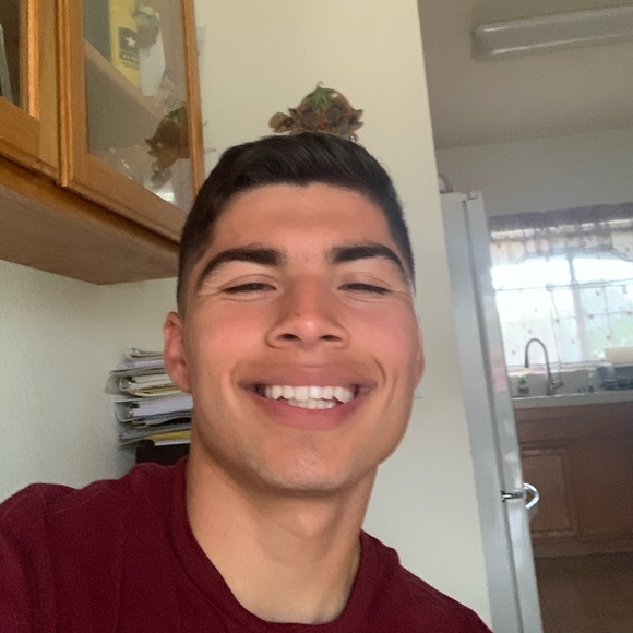 Profile Picture of Fernando Solano (@ovofernando) on Poshmark