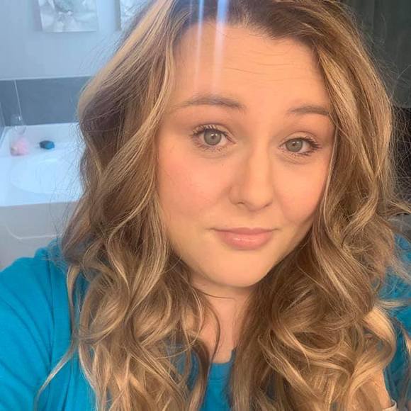 Profile Picture of Stephanie Sheffer (@ssheffer2121) on Poshmark