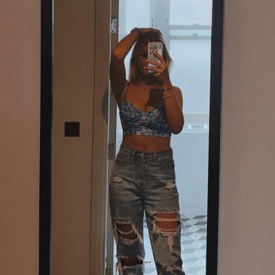 Profile Picture of Alice (@alicesalmon_) on Twitter