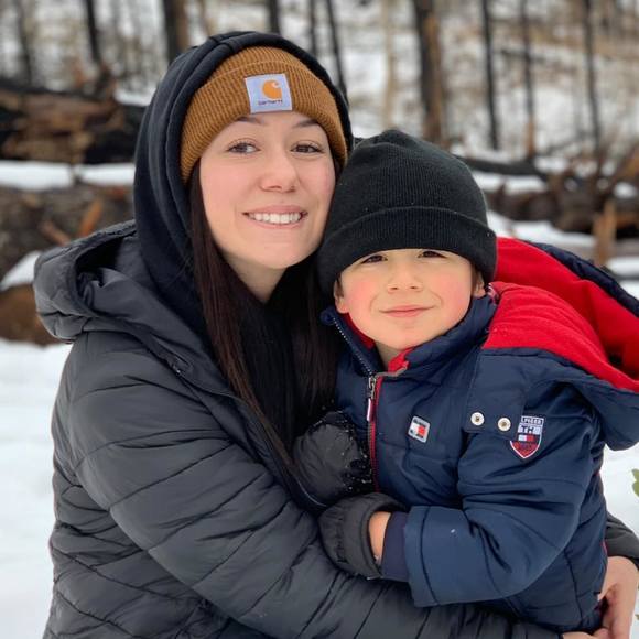 Profile Picture of Kelci Peterson meely (@kmp0156) on Poshmark