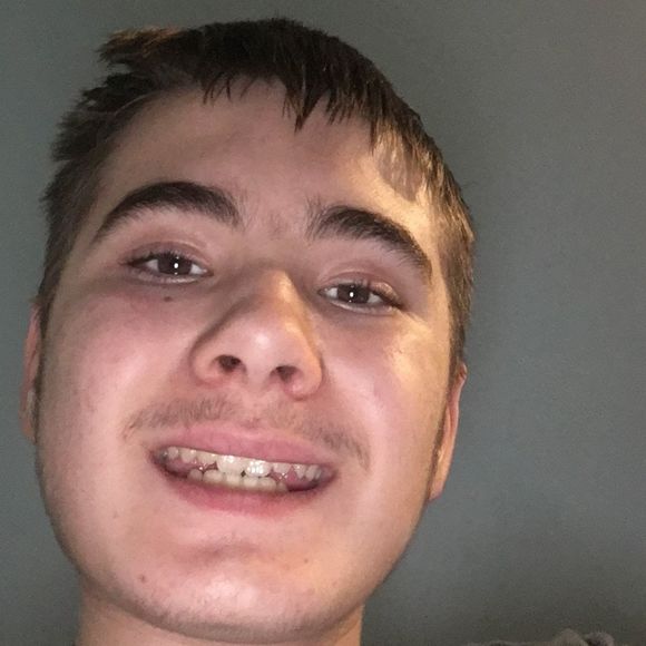 Profile Picture of Austin Putt (@austinputt) on Poshmark