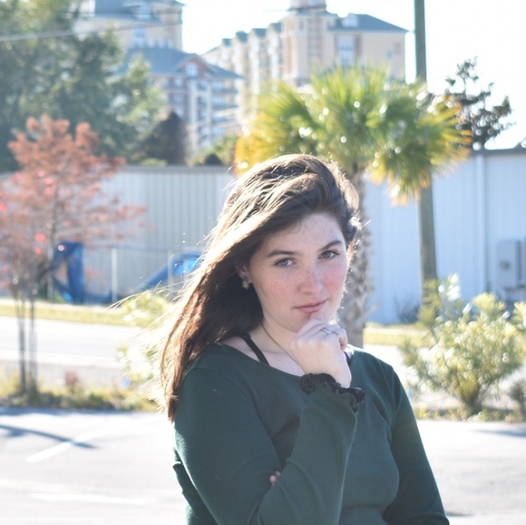 Profile Picture of Emily Tidwell (@emily1429) on Poshmark