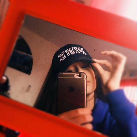 Profile Picture of Haley Hildinger (@haleyhildinger) on Poshmark