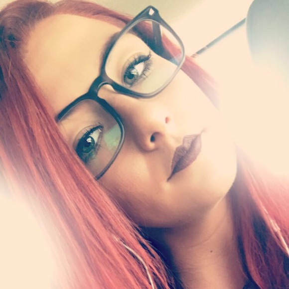 Profile Picture of Isabella Spilotro (@hellsbellsbee) on Poshmark