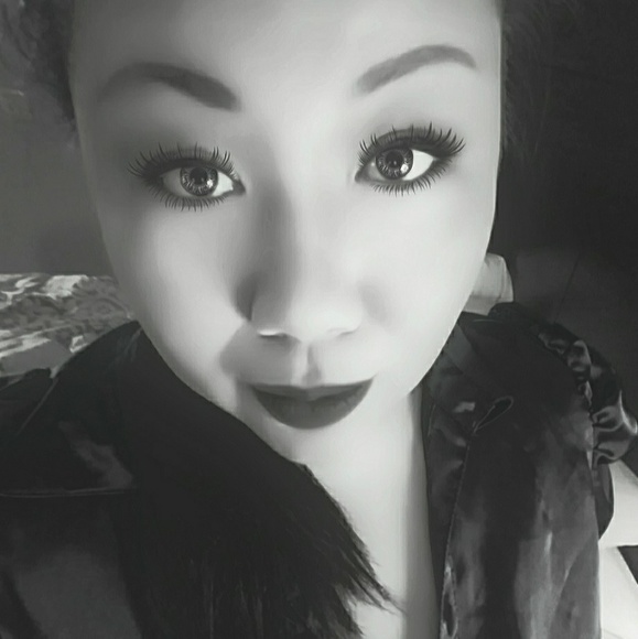 Profile Picture of Bee vue Yang (@bvueyang) on Poshmark