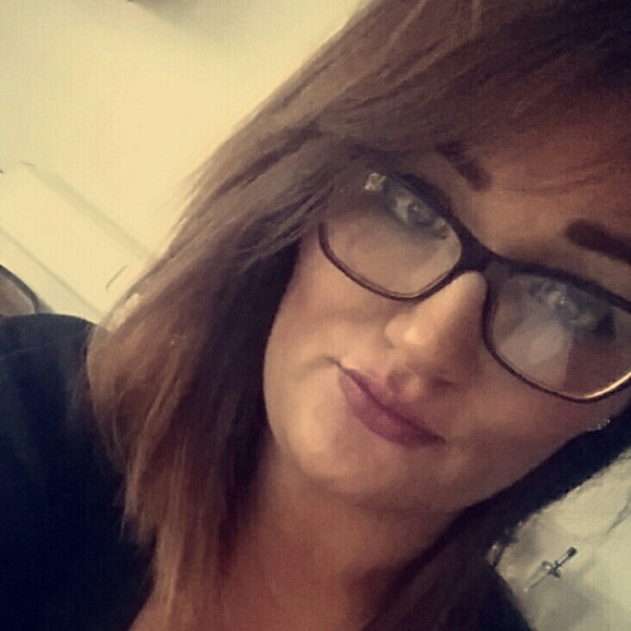 Profile Picture of Crystal Corral (@crystaljj562) on Poshmark