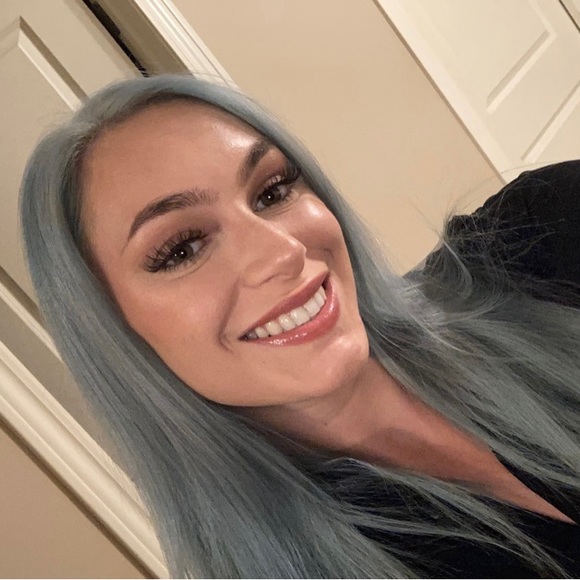 Profile Picture of Ava Wiechmann (@avawiech) on Poshmark