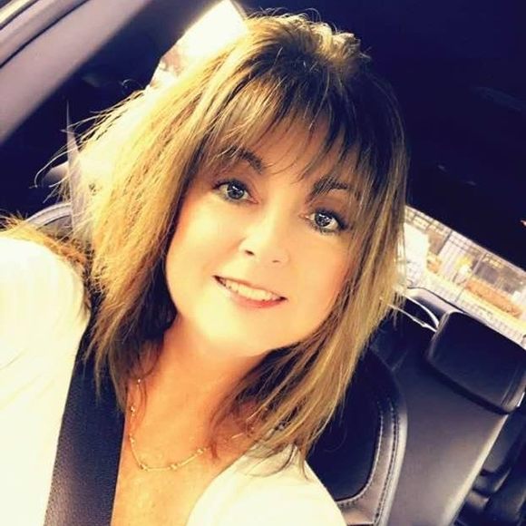 Profile Picture of Kim Finch (@kimberlyfinch) on Poshmark