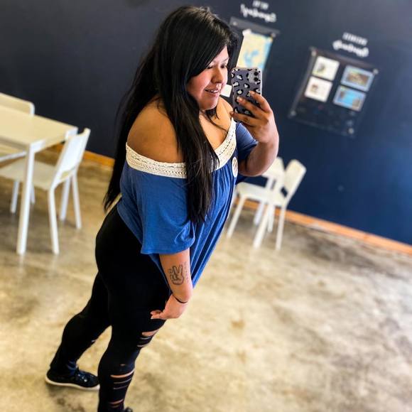 Profile Picture of Anna Dierlam (@annadierlam23) on Poshmark