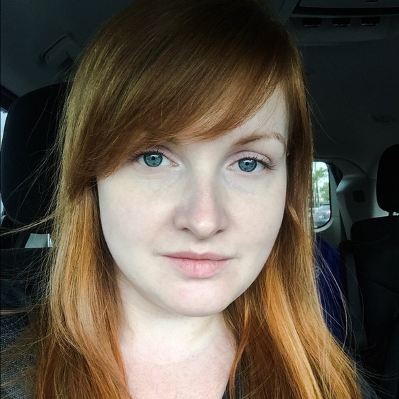 Profile Picture of Laura Solomon (@luvnmyserenity) on Poshmark