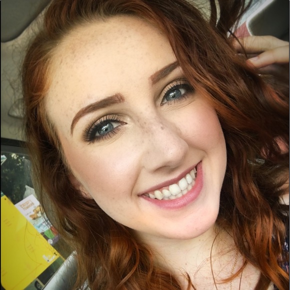 Profile Picture of Sidney Gresham (@sidda_claire) on Poshmark